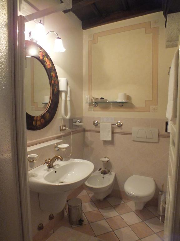 Hotel La Contrada Dei Monti Orta San Giulio Zimmer foto